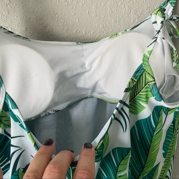 SHEIN Green Leaf Flounce Ruffle Bikini Top Size M - Picture 5 of 10